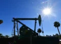 Harga Minyak Melonjak Usai Trump Ancam Iran, Pasar Energi Global Kembali Bergejolak