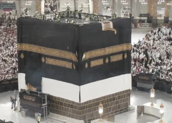 Sambut Tahun Baru Islam 1448 H, Jemaah Saksikan Momen Sakral Pergantian Kiswah Ka’bah di Makkah