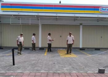 Konflik Lembur di Balik Tutupnya Gerai Indomaret Saat Libur Nasional