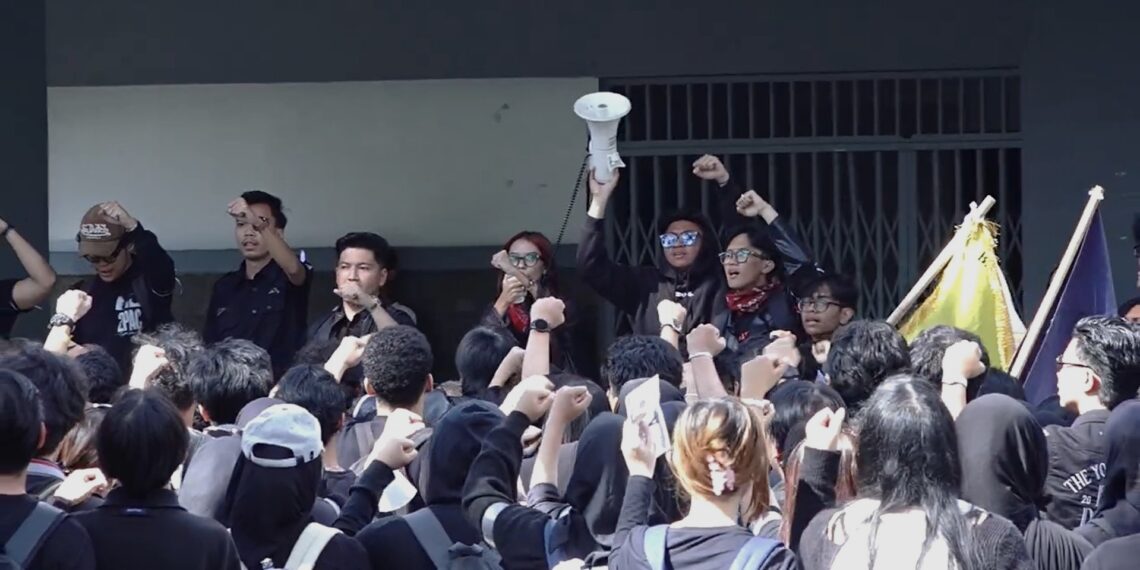 Indonesia Gawat Darurat, Mahasiswa UB Turun ke Jalan Serukan 5 Tuntutan