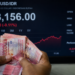 Rupiah Menembus Rp18.156, Mengapa Banyak Orang Merasa Ekonomi Semakin Berat?