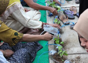 KKN FBiPK UB Ajak Warga Argosuko Manfaatkan Limbah Plastik