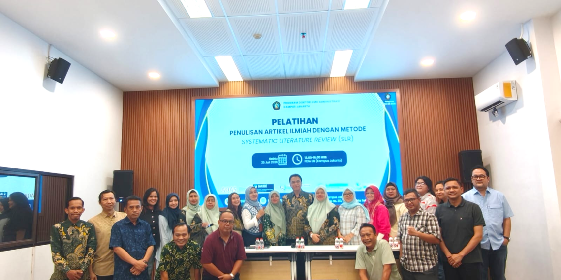 Bekal Menemukan Kebaruan Disertasi, Tim Pengmas FIA UB Latih Mahasiswa Doktor dengan Metode SLR