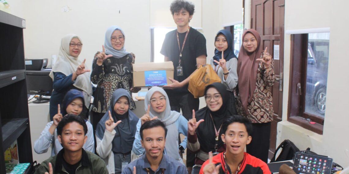 UB Press Hibahkan 1.500 Buku, Perkuat Literasi Desa Lewat MMD UB 2026