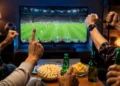 Nonton Bola Sampai Begadang? Waspadai Risiko Serangan Jantung saat Emosi Memuncak