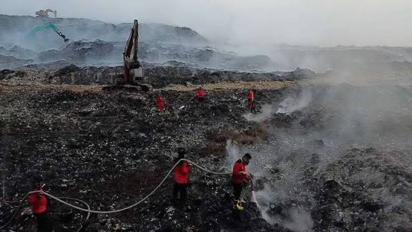 Kebakaran TPA Jatiwaringin Jadi Bukti Gagalnya Tata Kelola Sampah, WALHI Desak Reformasi