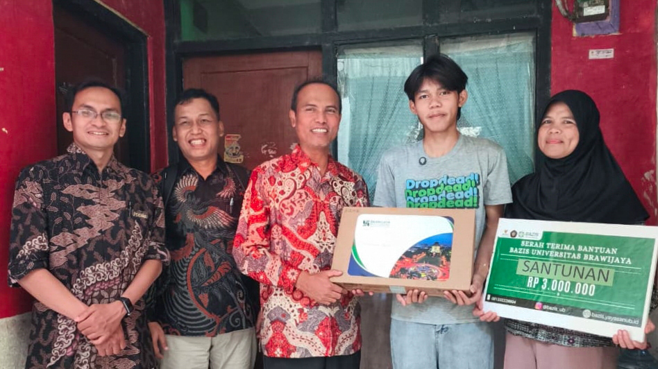UB Berikan Laptop dan Beasiswa ke Calon Mahasiswa Asal Bandung