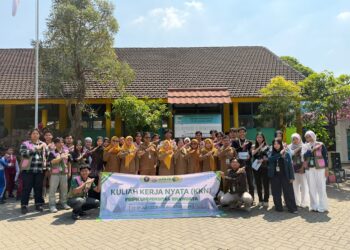 KKN UB Ajarkan Siswa SD Kelola Sampah Jadi Media Tanam