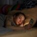 Kebiasaan Doomscrolling Sebelum Tidur, Waspadai Gangguan Istirahat