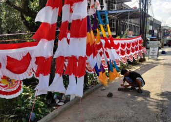 Jelang 17 Agustus, Pedagang Bendera Merah Putih Mulai Ramai Berjualan
