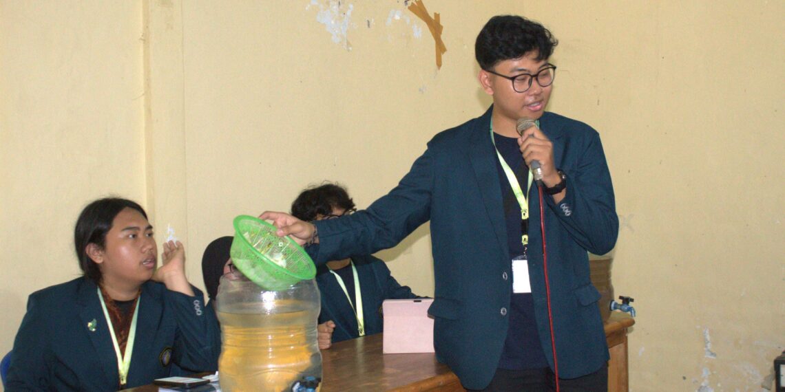 Manfaatkan Lahan Terbatas, MMD UB Kenalkan Aquaponik di Sirigan