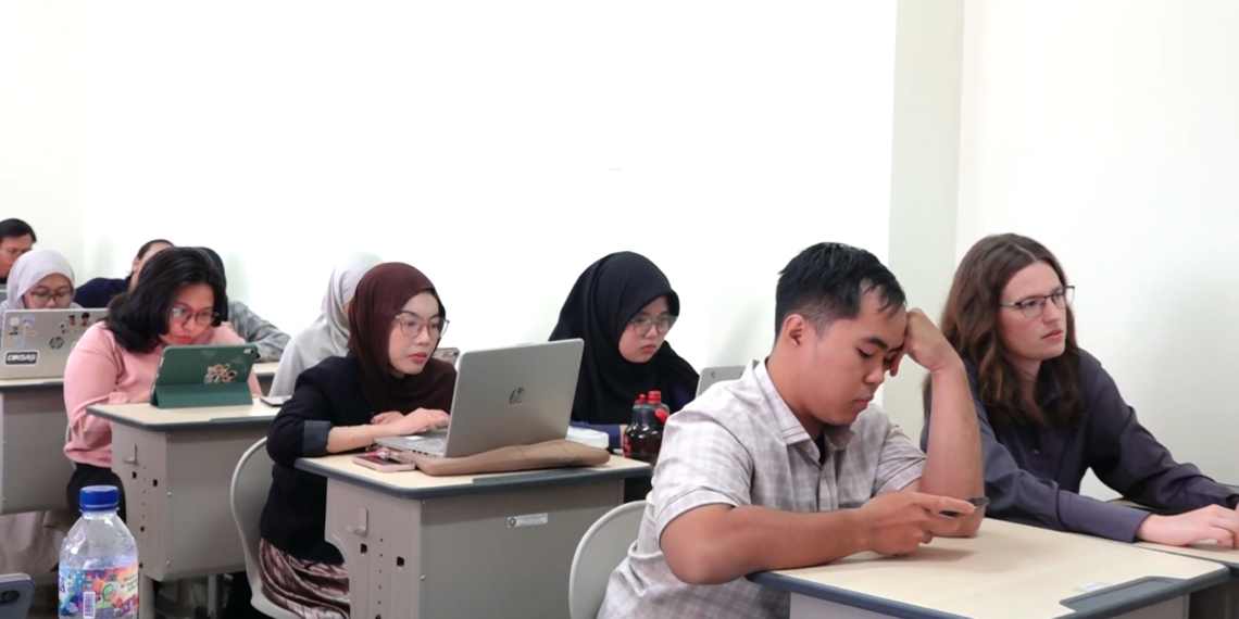 24 Mahasiswa Magister Linguistik UB Dibekali Riset dan Publikasi