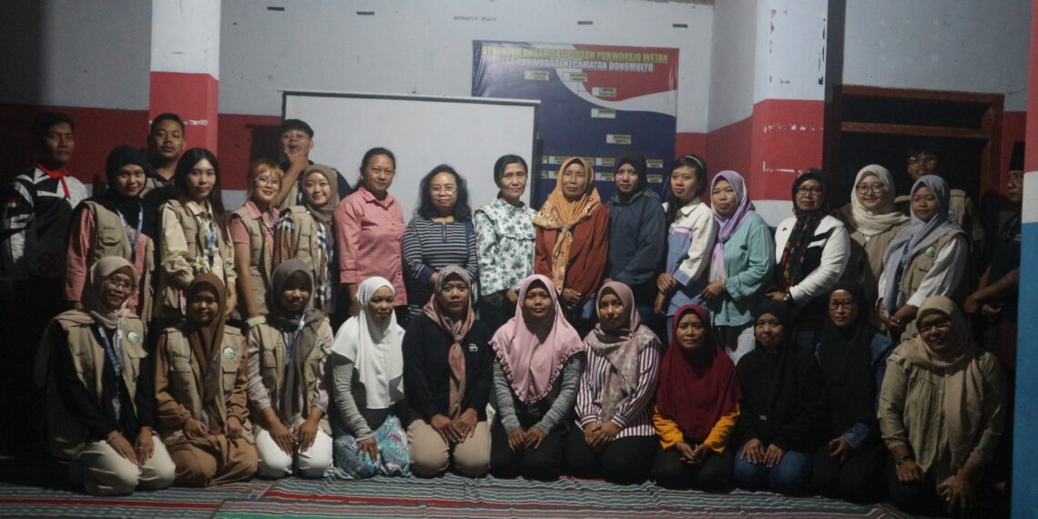 Mahasiswa UM Dampingi UMKM Go Digital Lewat QRIS