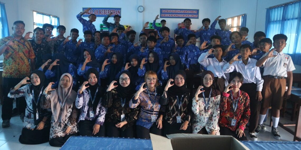 Mahasiswa UM Bangun Mimpi Pelajar Desa