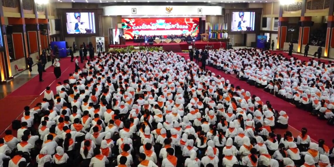 1.300 Pesan Cinta untuk Indonesia Warnai PKKMB FISIP UB 2026