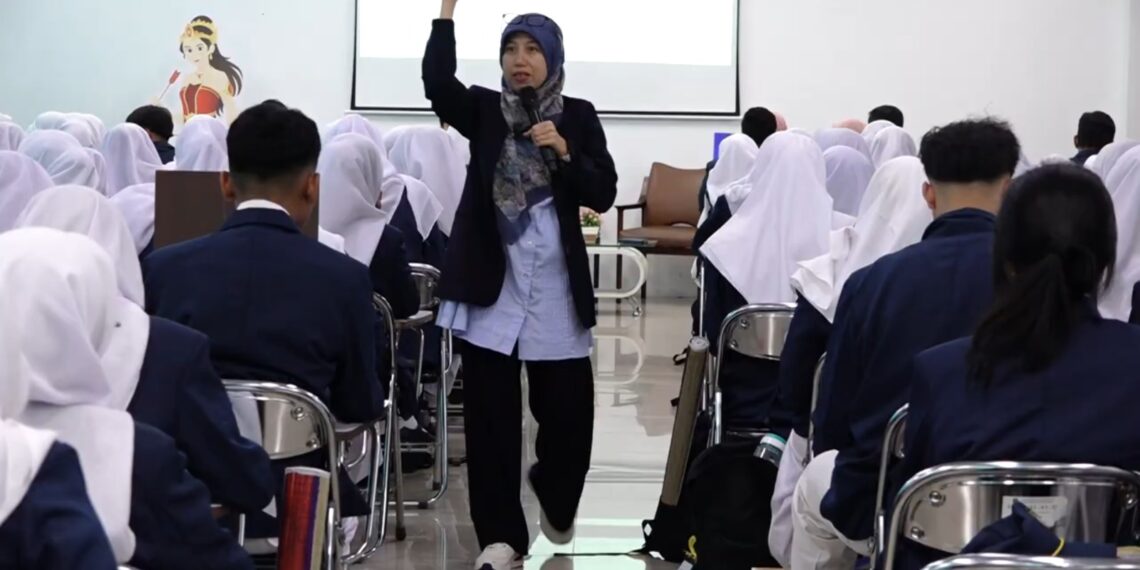 PKKMB FIKES UB Kurangi Plastik, Maba Bawa Tumbler