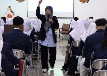PKKMB FIKES UB Kurangi Plastik, Maba Bawa Tumbler