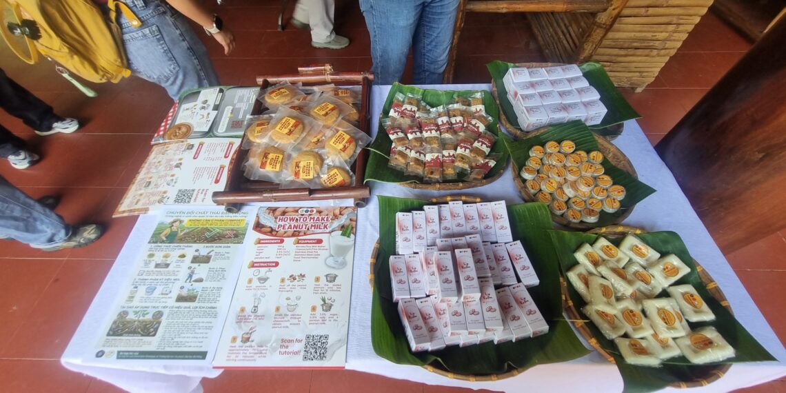 Mahasiswa UB Olah Ampas Kacang Jadi Snack Bar di Vietnam