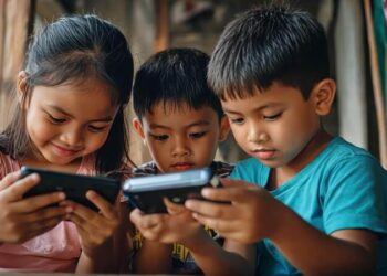 Kebanyakan Main HP? Ini Dampaknya bagi Kamu