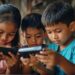 Kebanyakan Main HP? Ini Dampaknya bagi Kamu