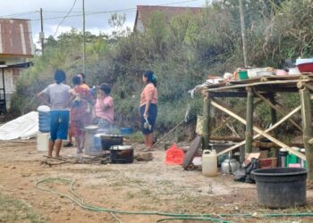 Nyaris Sebulan, Warga Gempa NTT Masih Kekurangan Terpal