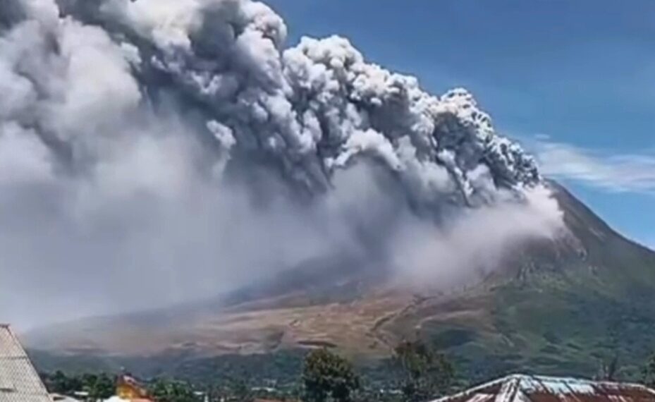 Gunung Sinabung Naik Status Menjadi Siaga