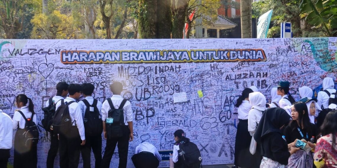 Maba UB Tuangkan Harapan Global di Open House 2026