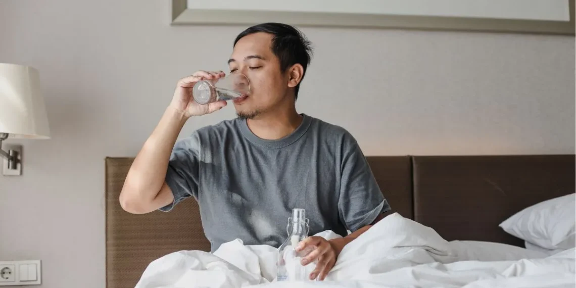 Minum Air Putih Usai Bangun Tidur, Ini Manfaatnya