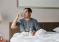 Minum Air Putih Usai Bangun Tidur, Ini Manfaatnya