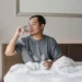 Minum Air Putih Usai Bangun Tidur, Ini Manfaatnya