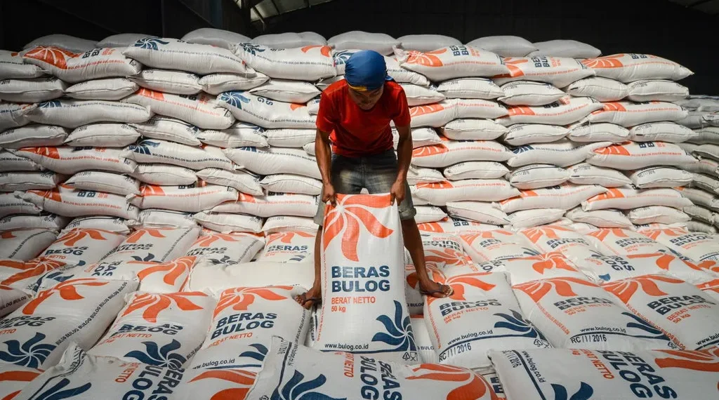 Bulog Banjiri Pasar dengan 110 Ribu Ton Beras