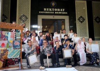 FIB UB Ajak Generasi Muda Kenali Proses Batik Tulis