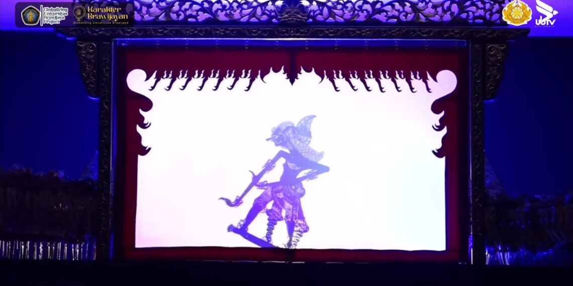 Wayang Kontemporer Mutiara Kerang Kencana Kenalkan Karakter Brawijayan di UB
