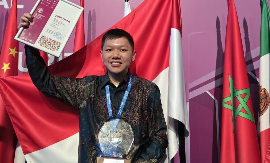 Skor Sempurna 100, Mahasiswa UB Raih Medali Emas Olimpiade Keamanan Finansial di Rusia