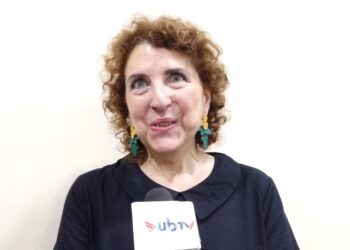 Prof Jo Lampert Soroti Kekurangan Guru di Sekolah yang Membutuhkan