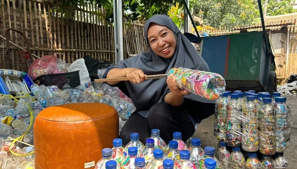 PNM Dorong Ibu Mekaar Menabung dari Sampah