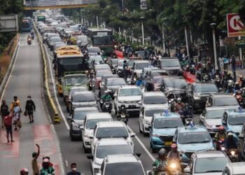 Pajak Kendaraan Bermotor Minimal 10 Persen untuk Jalan dan Transportasi Umum